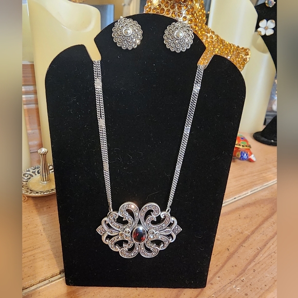 Jewelry - Silver 925 Floral Filigree Pendant Necklace VINTAGE